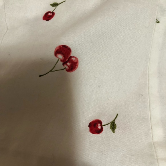 Cute white top with cherry design. Size 3XL - Picture 4 of 4